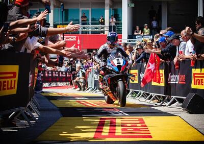 SBK 2025. In volata su Bulega, Toprak vince Gara 1 a Portimao  