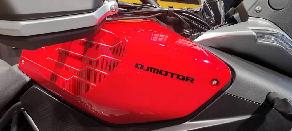QJ Motor SRT 700 X (2024 - 25) (8)