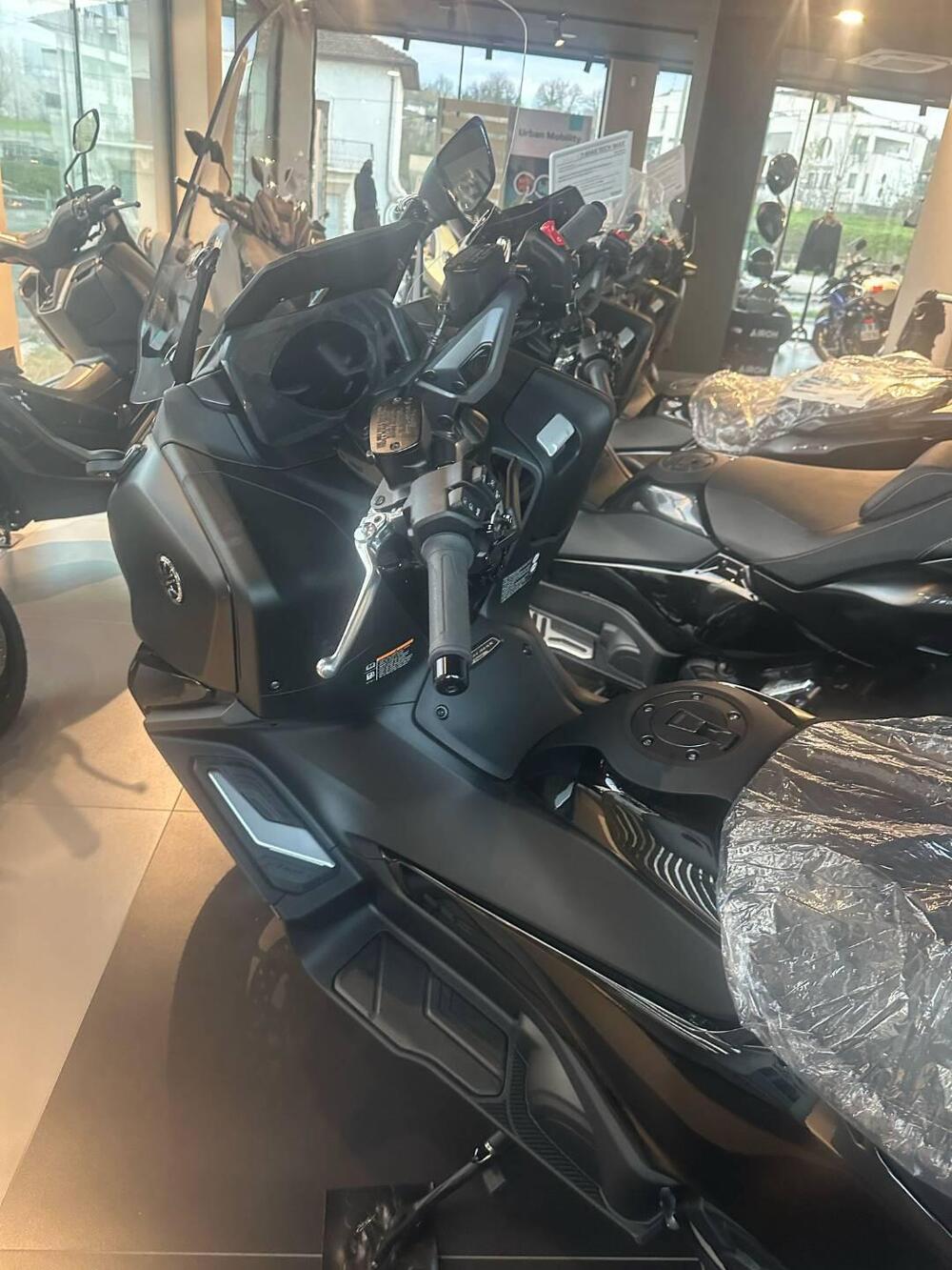 Yamaha T-Max 560 Tech Max (2025) (6)
