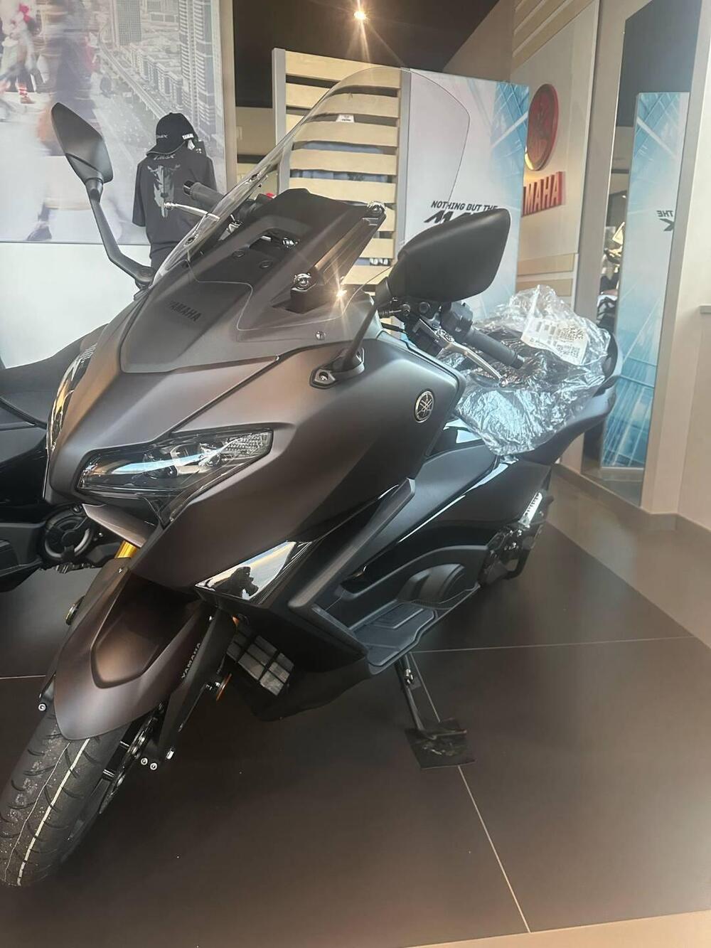 Yamaha T-Max 560 Tech Max (2025) (7)