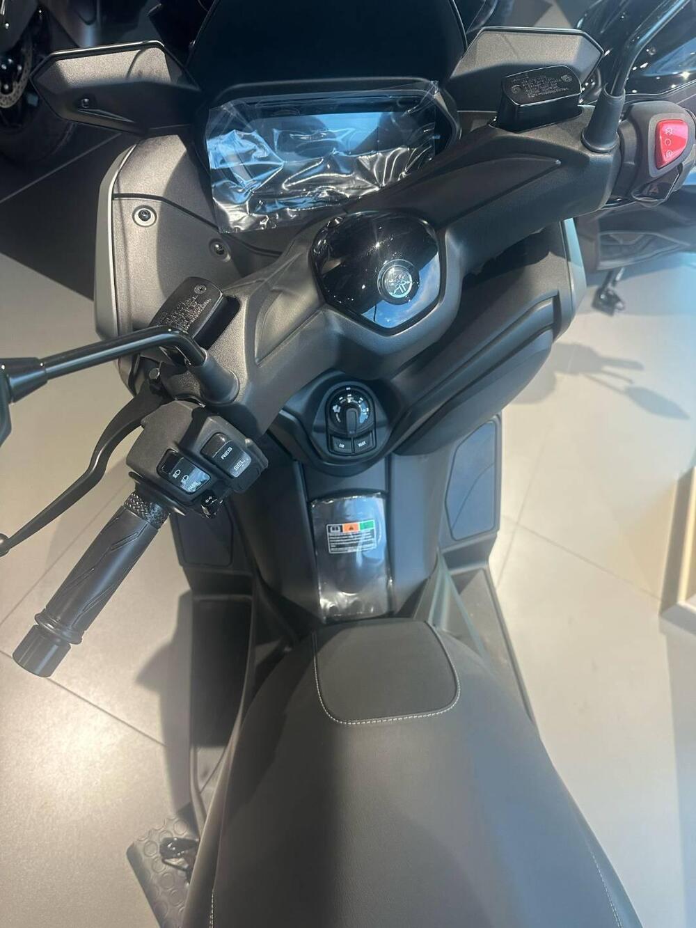 Yamaha X-Max 300 (2025) (5)