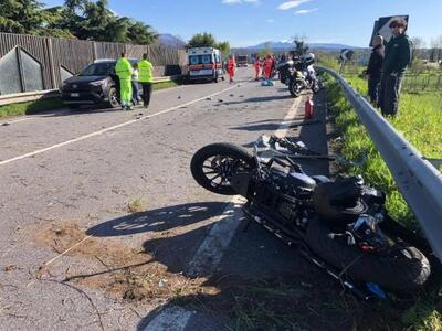 Brescia: positivo al test alcolemico, investe cinque moto con la sua auto