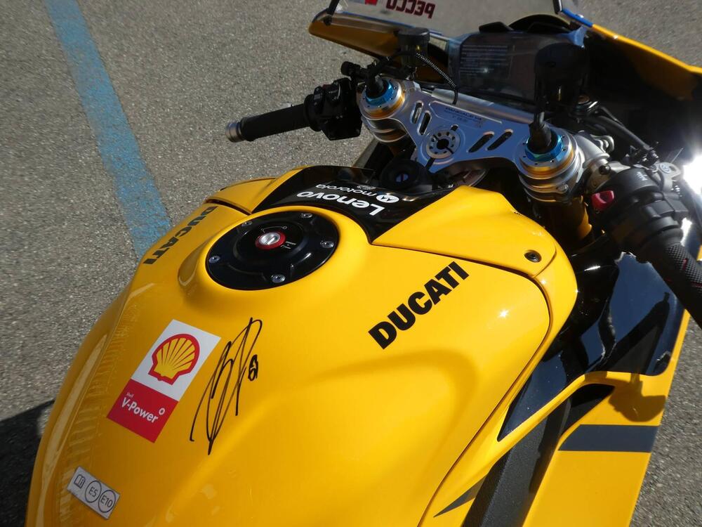 Ducati Panigale V4 Bagnaia 2022 World Champion Replica (2023) (5)