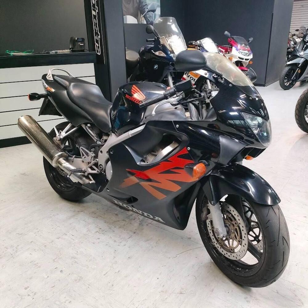 Honda CBR 600 F (1999 - 00) (4)