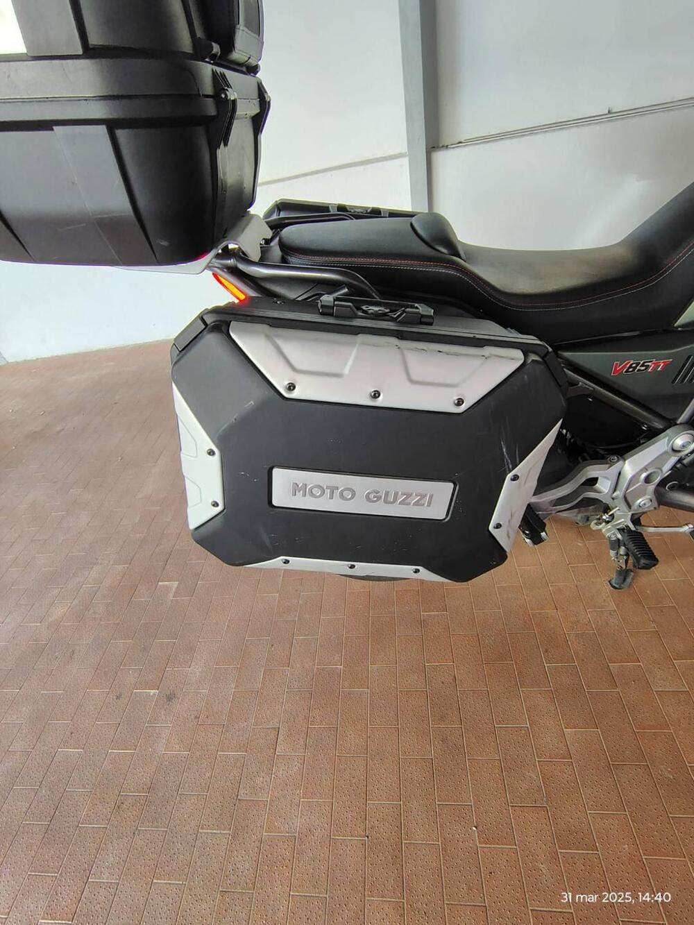 Moto Guzzi V85 TT (2021 - 23) (8)