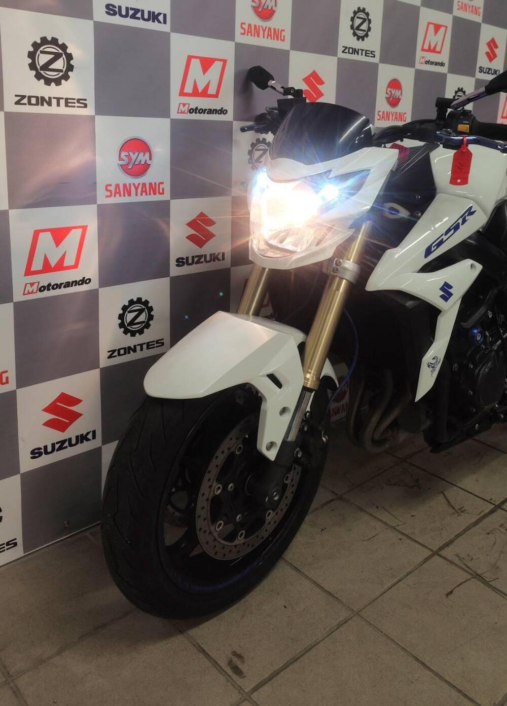 Suzuki GSR 750 (2010 - 15) (3)