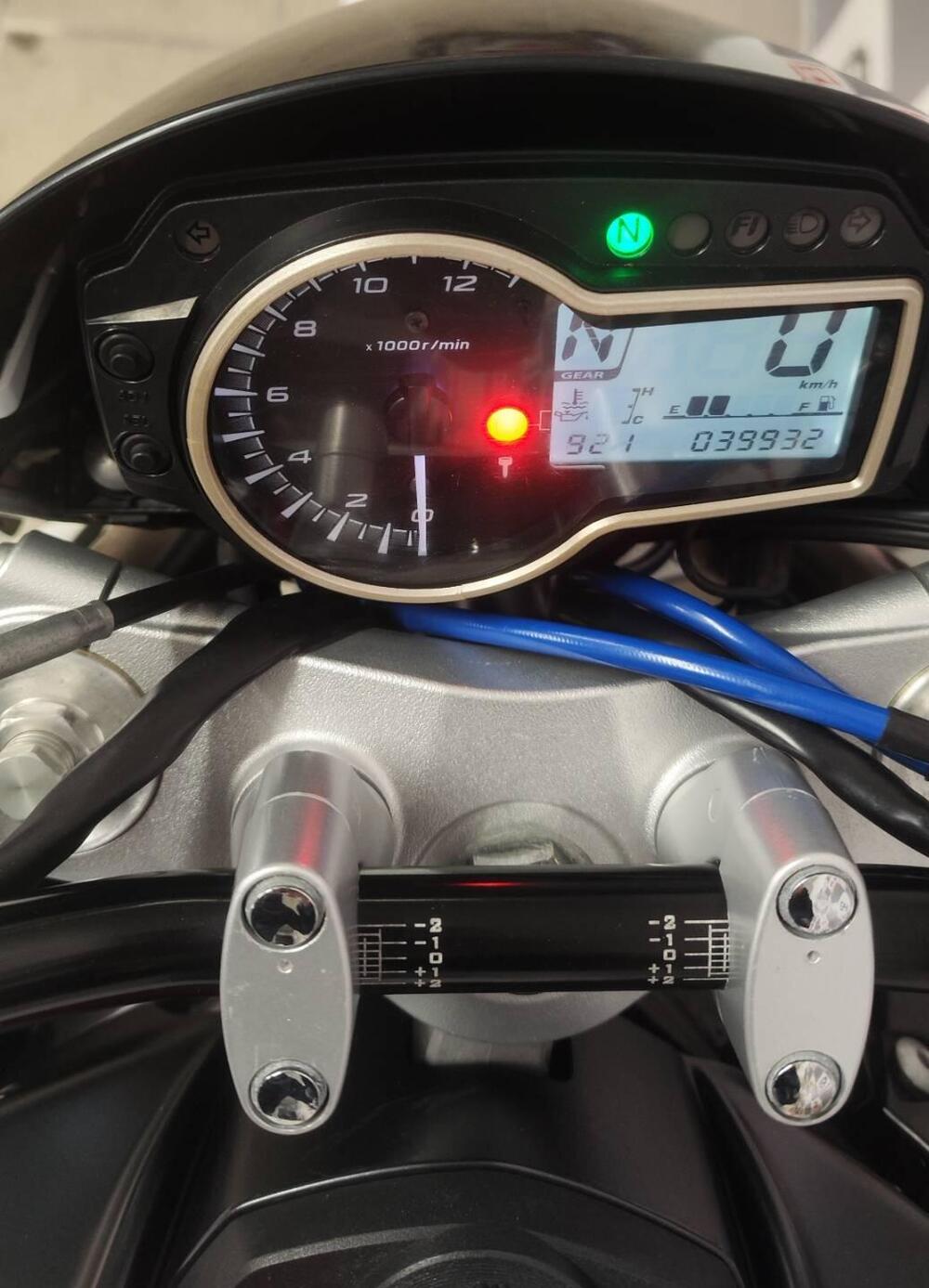 Suzuki GSR 750 (2010 - 15) (2)