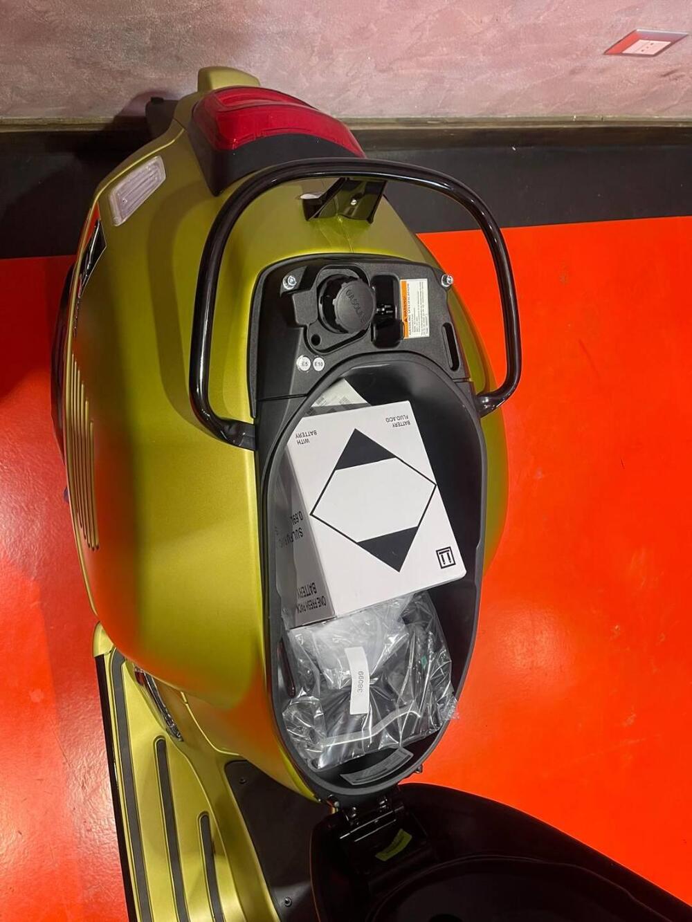 Piaggio MP3 310 Sport (2025) (9)