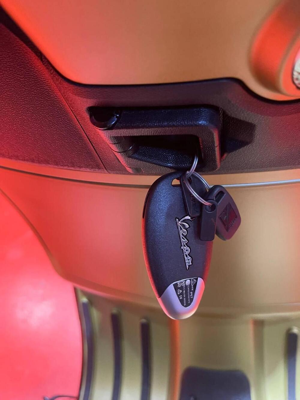 Piaggio MP3 310 Sport (2025) (15)