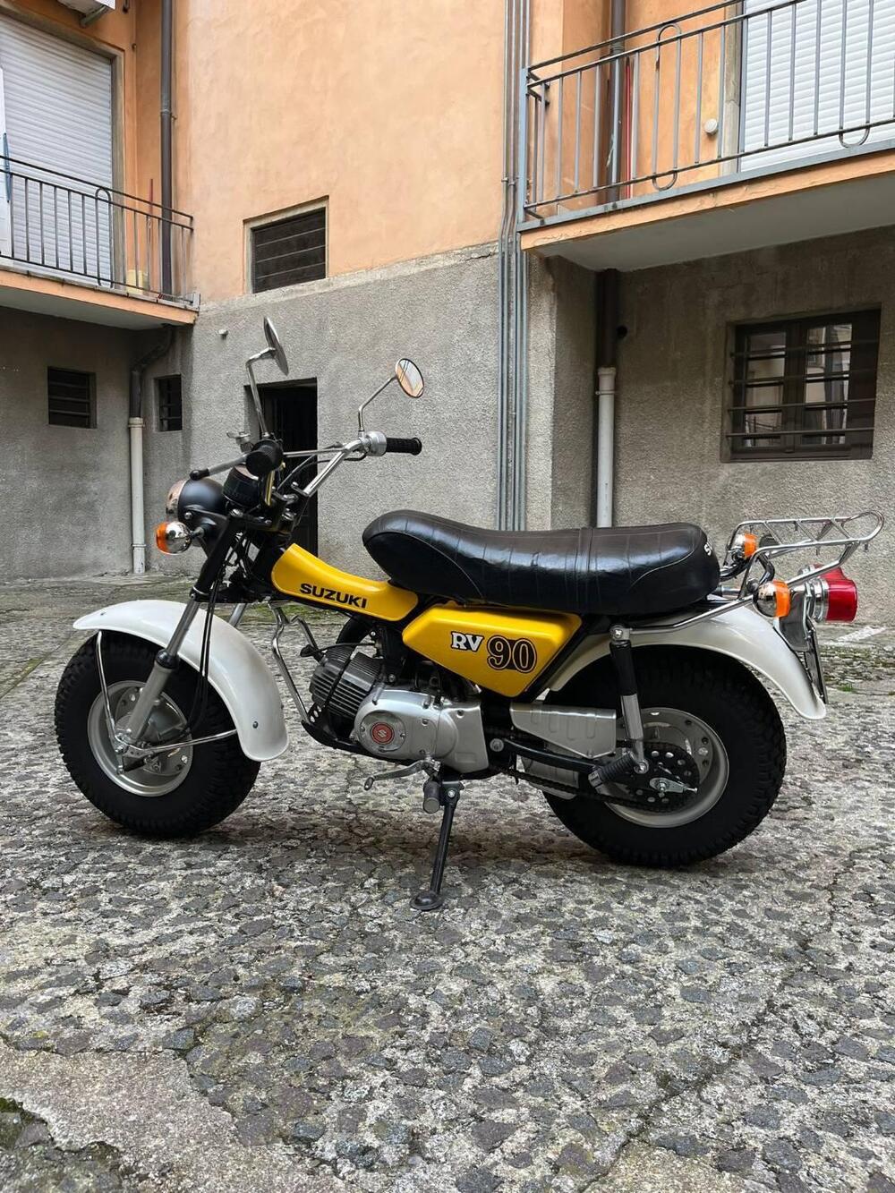 Suzuki RV 90