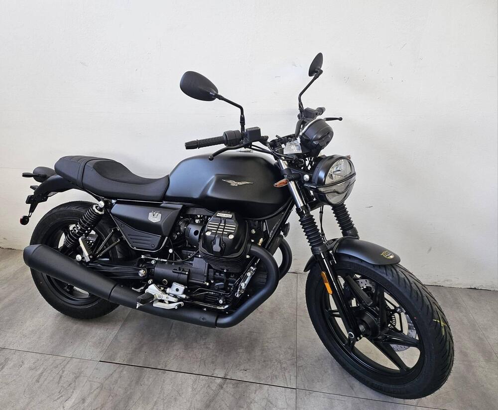 Moto Guzzi V7 Stone (2025)