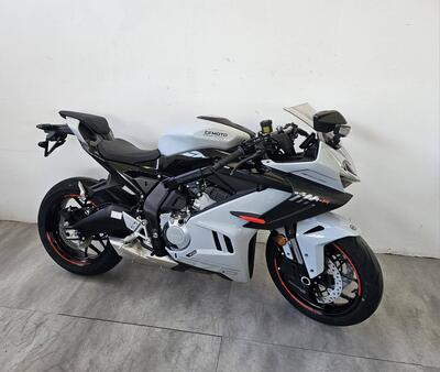 CFMOTO 675SR-R (2025) nuova