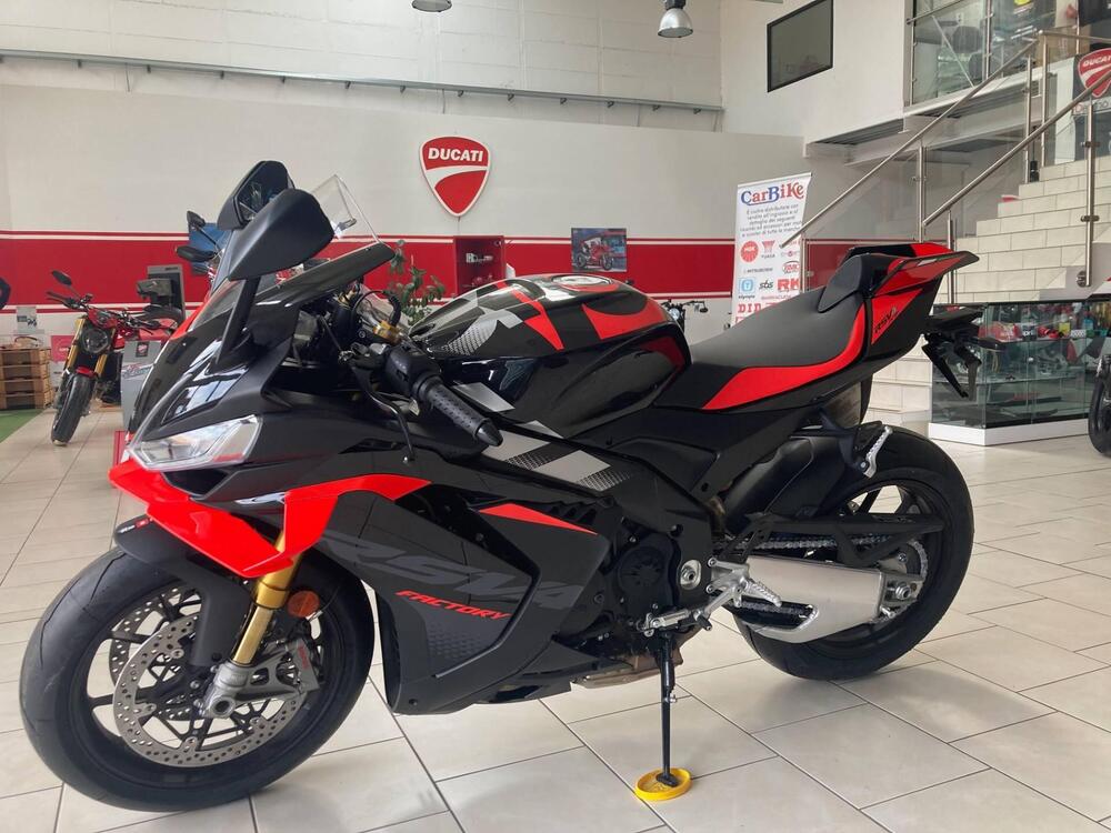 Aprilia RSV4 1100 Factory (2025) (2)