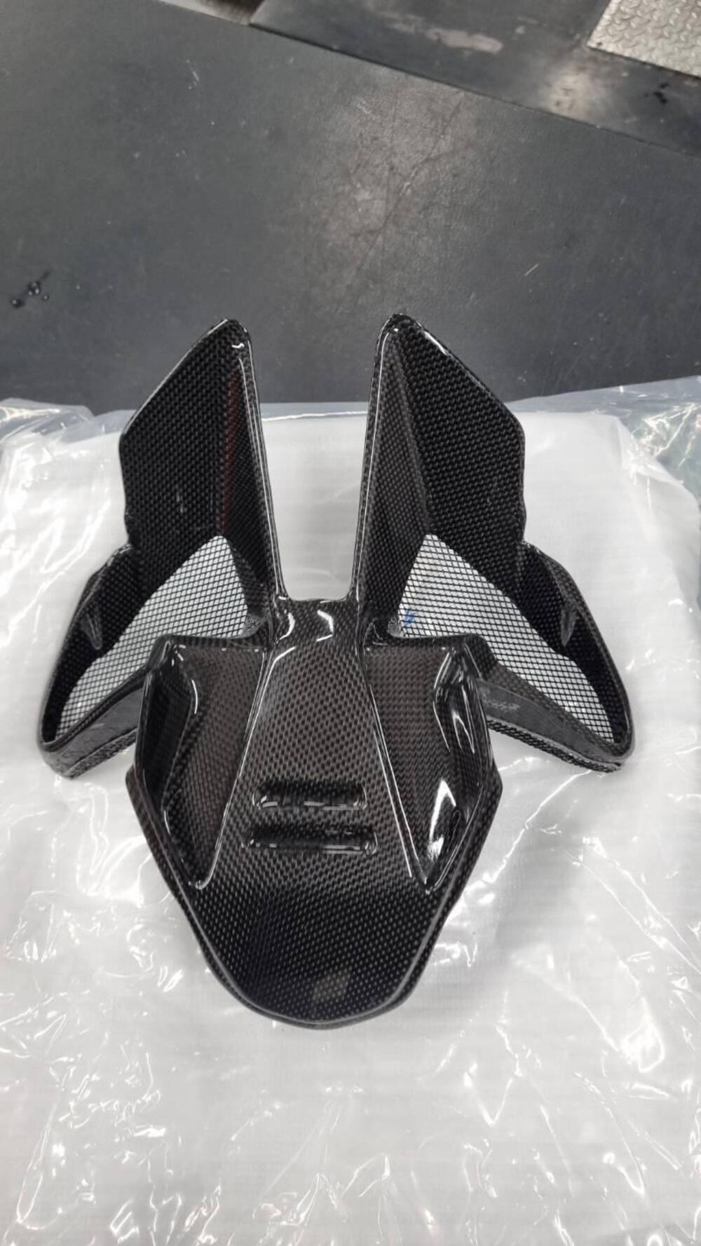 Sottosella carbonio MV Agusta Dragster MY 18/24 (2)