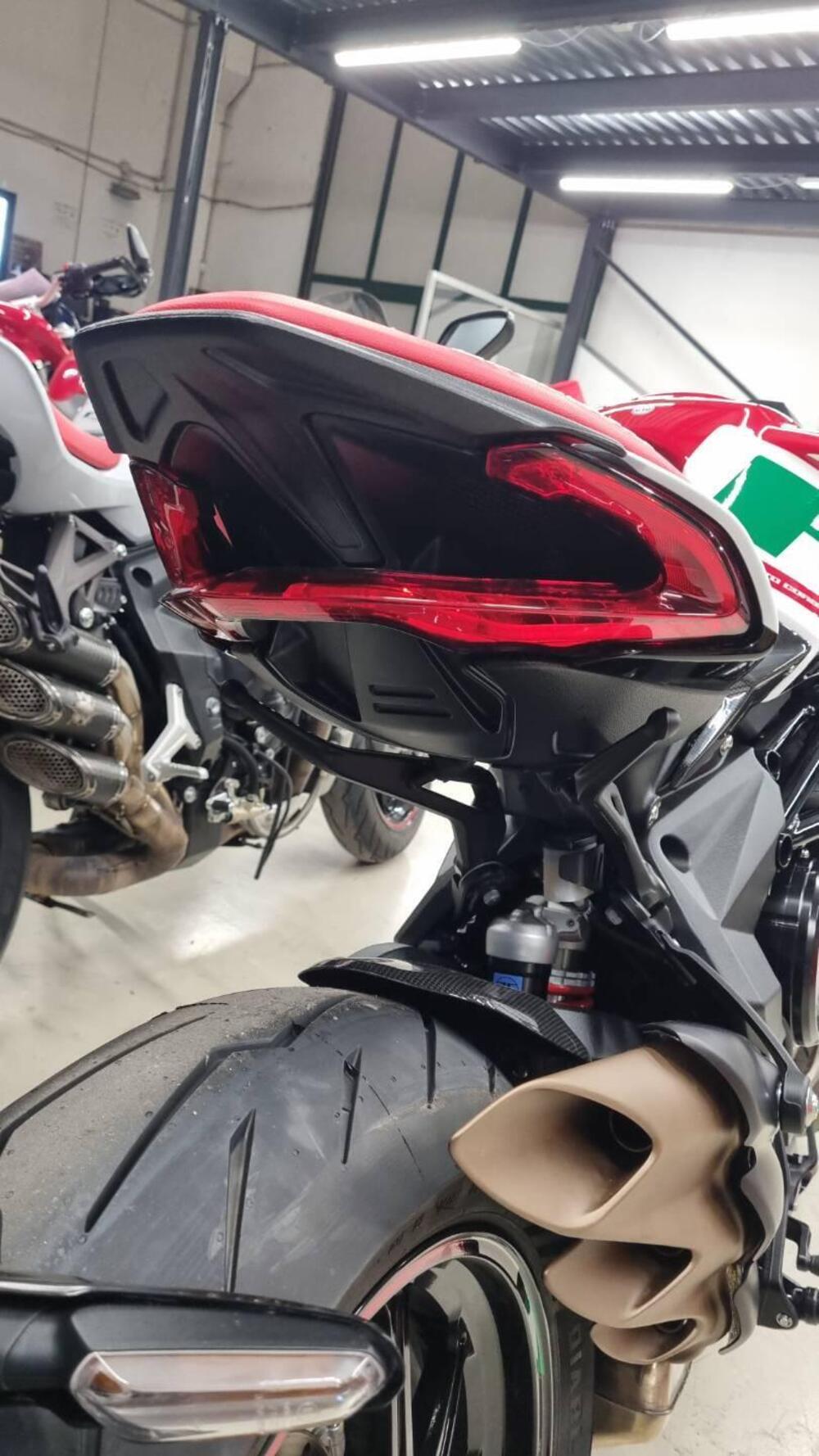 Sottosella carbonio MV Agusta Dragster MY 18/24 (5)