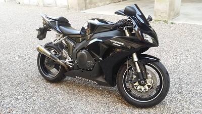 Honda CBR 1000 RR Fireblade (2006 - 07) usata
