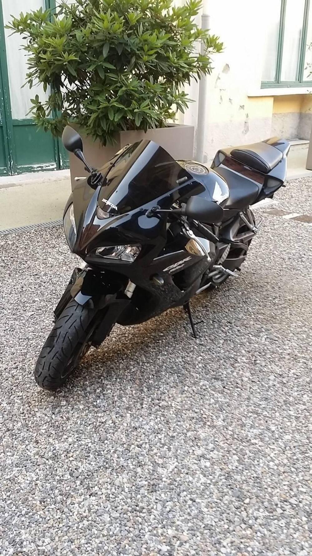 Honda CBR 1000 RR Fireblade (2006 - 07) (2)