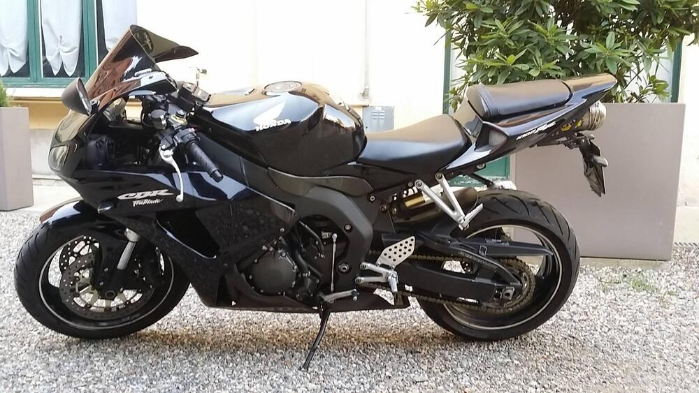 Honda CBR 1000 RR Fireblade (2006 - 07) (4)