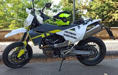 Husqvarna 701 Supermoto (2021) usata