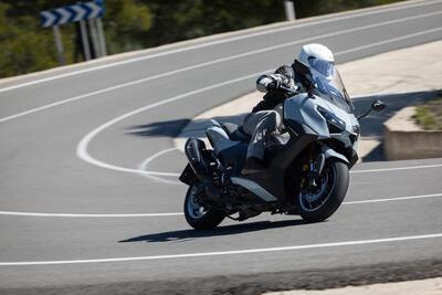 Questione di fede. Abbiamo provato il nuovo Yamaha TMax Tech Max 2025 TEST [VIDEO]