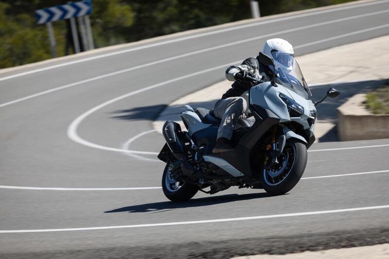 Questione di fede. Abbiamo provato il nuovo Yamaha TMax Tech Max 2025 TEST [VIDEO]