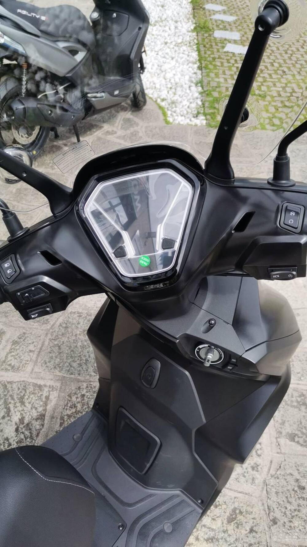 Voge Sfida SR16 125 (2025 - 26) (4)