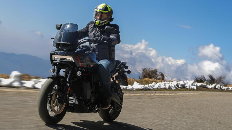 Nuova Harley-Davidson Pan America 1250 ST: c&#039;&egrave; solo l&#039;anteriore da 17? [VIDEO]    