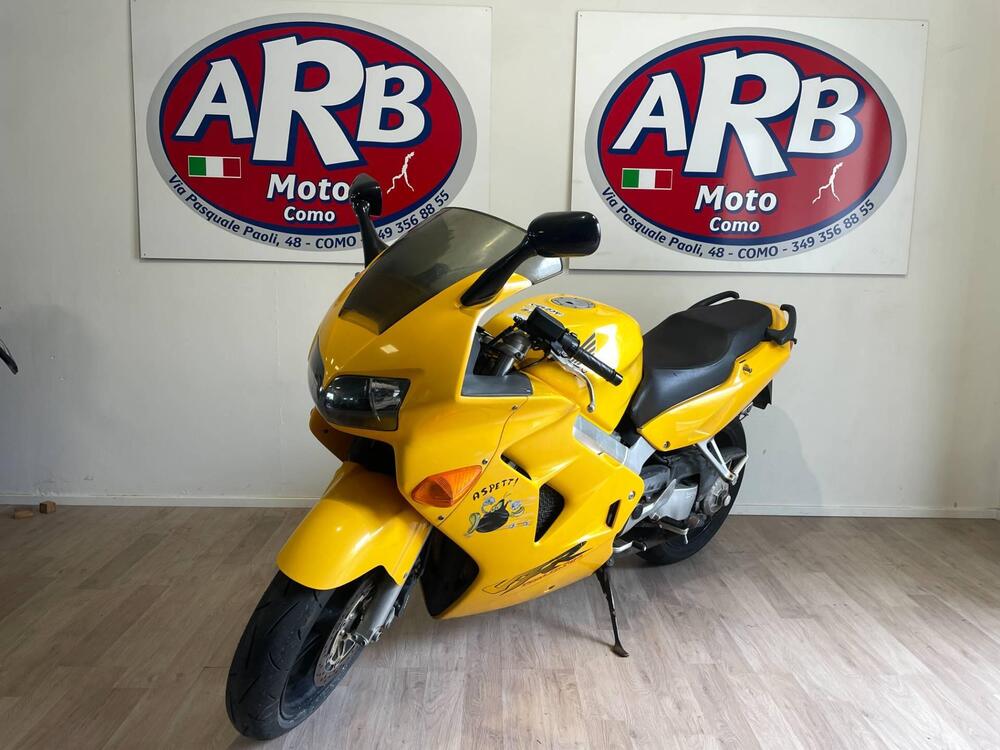 Honda VFR 800 (1998 - 01) (2)