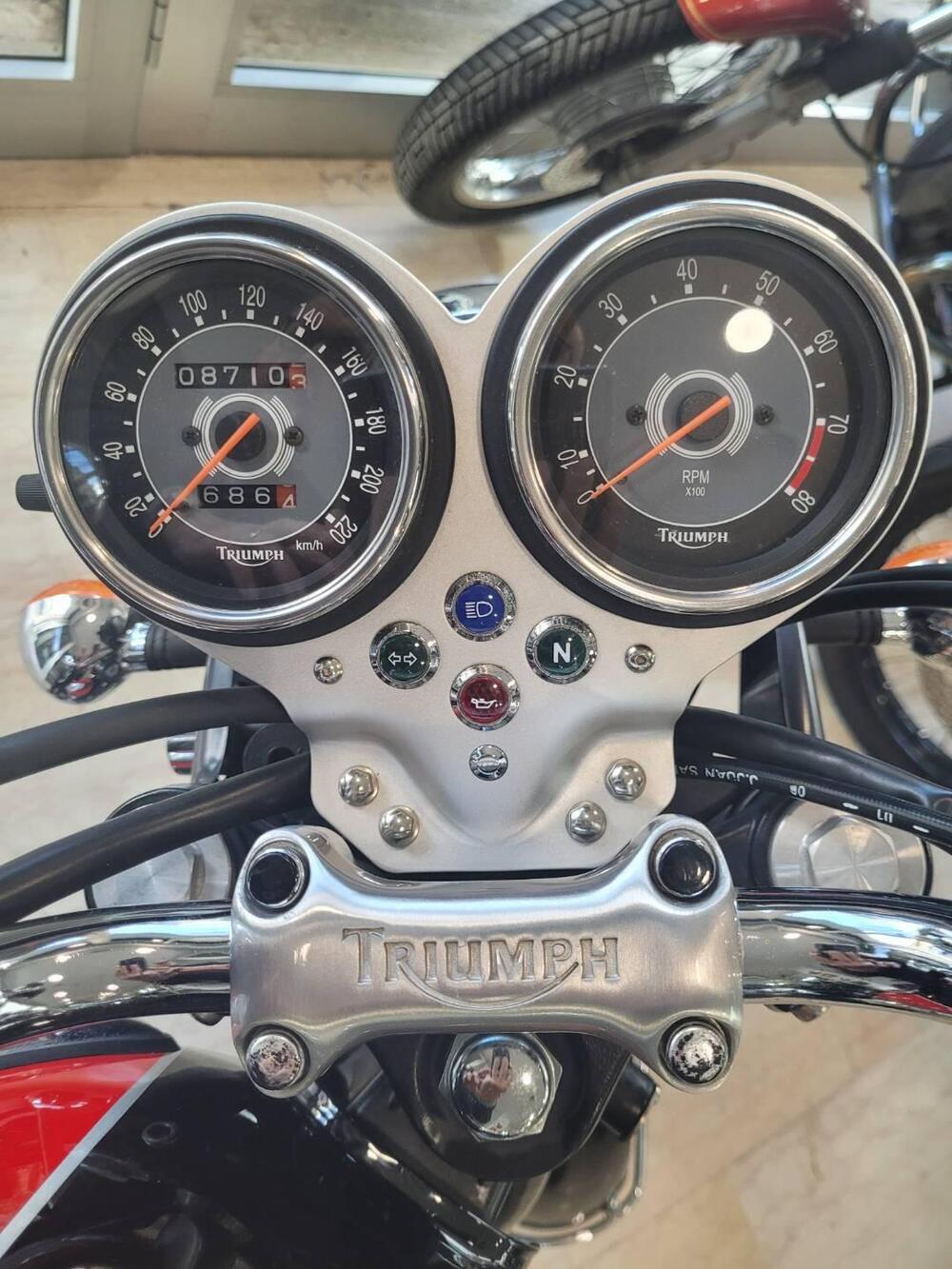 Triumph Bonneville 800 (2002 - 07) (3)