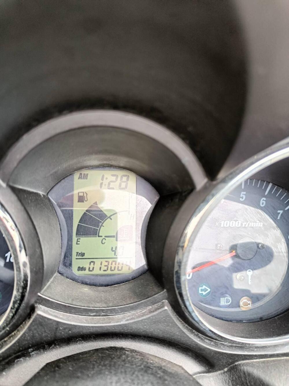 Yamaha Majesty 400 (2004 - 08) (6)