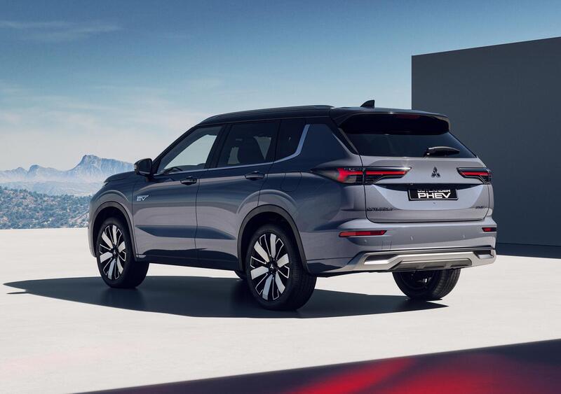 Retro Mitsubishi Outlander 2025