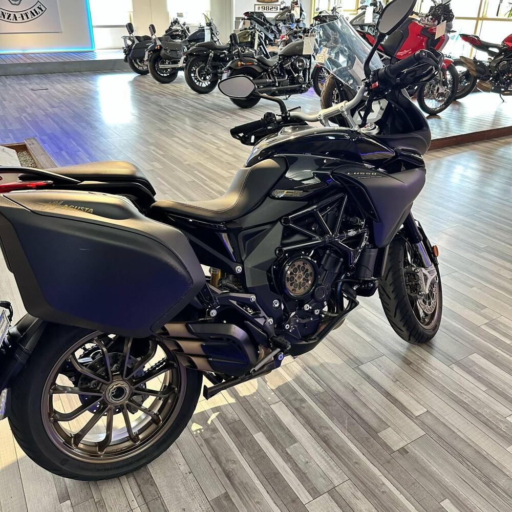 MV Agusta Turismo Veloce 800 Lusso SCS (2021 - 25) (2)