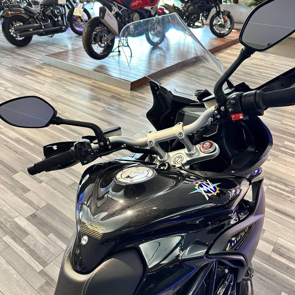 MV Agusta Turismo Veloce 800 Lusso SCS (2021 - 25) (5)