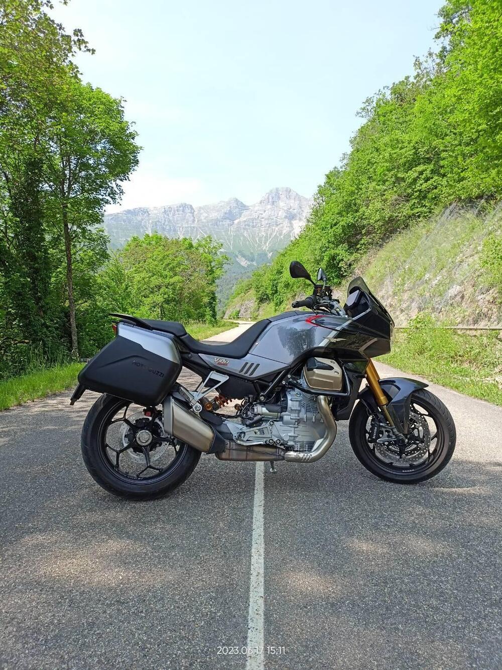 Moto Guzzi V100 Mandello S (2022 - 24) (4)