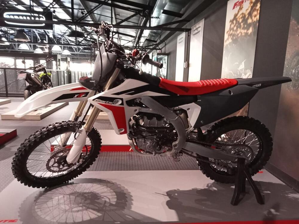 Fantic Motor XXF 250 Cross (2022) (2)