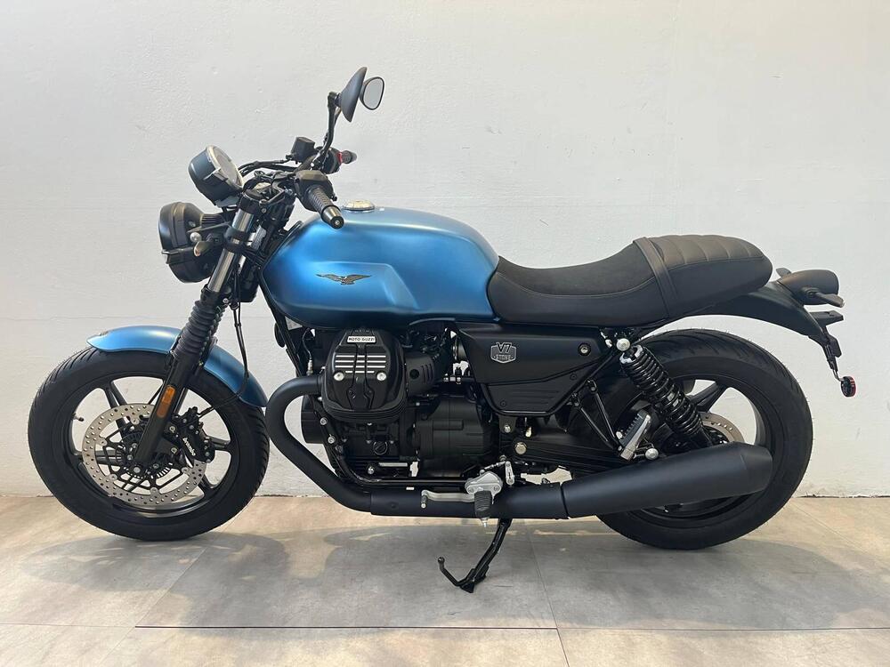 Moto Guzzi V7 Stone (2025) (2)
