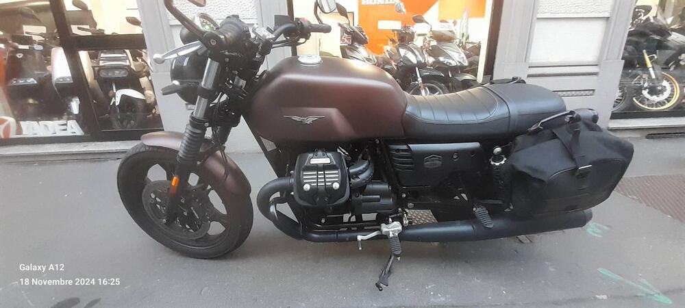 Moto Guzzi V7 III Stone Night Pack (2019 - 20) (4)