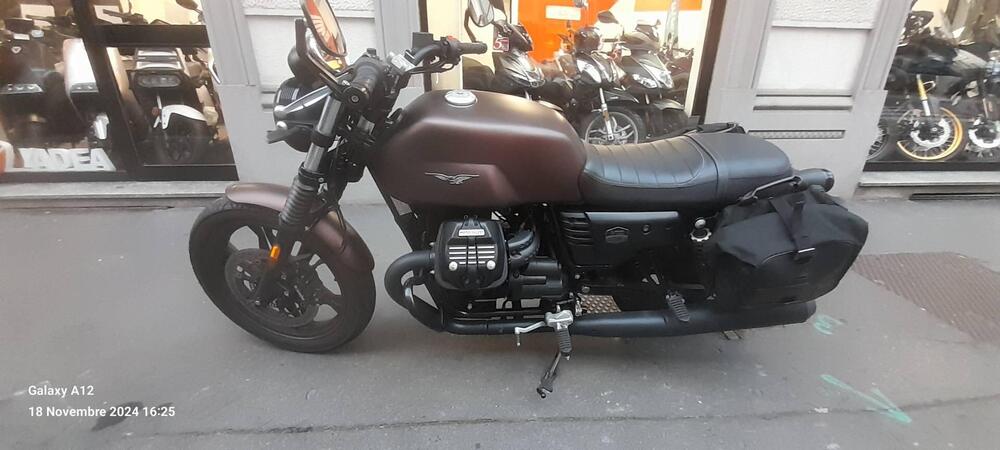 Moto Guzzi V7 III Stone Night Pack (2019 - 20) (5)