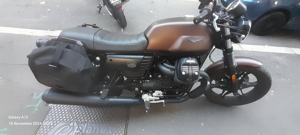 Moto Guzzi V7 III Stone Night Pack (2019 - 20) (2)