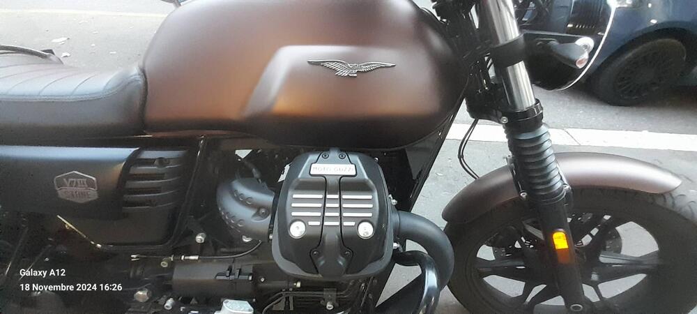 Moto Guzzi V7 III Stone Night Pack (2019 - 20) (3)