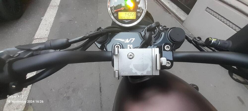 Moto Guzzi V7 III Stone Night Pack (2019 - 20) (11)