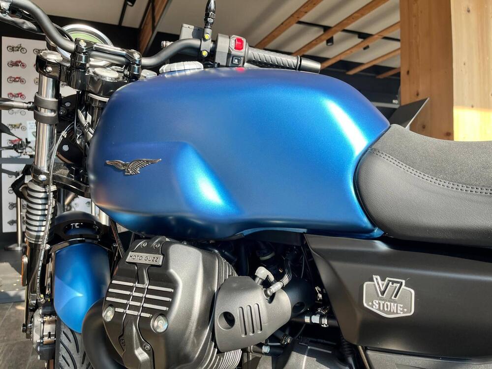 Moto Guzzi V7 Stone (2025) (6)