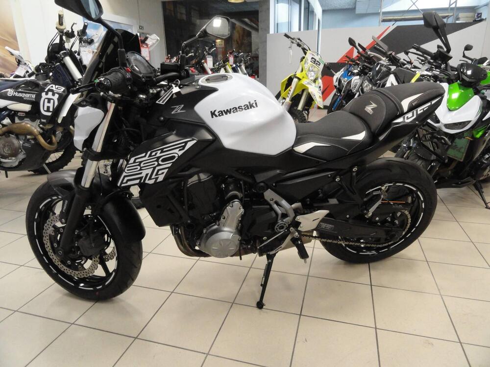 Kawasaki Z 650 (2017 - 19) (9)