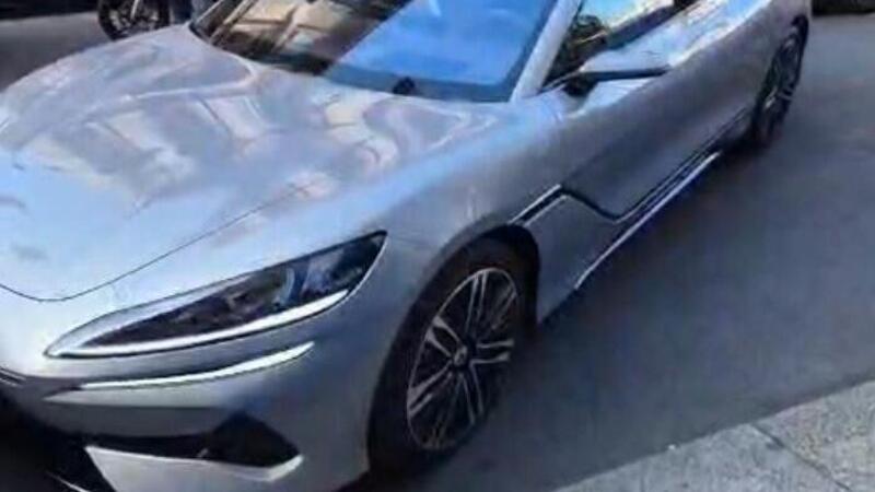BYD porta in Italia la soluzione definitiva per il parcheggio &ldquo;zero sbatti&rdquo;, si chiama Denza Z9