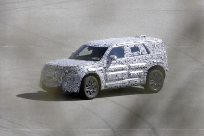 Land Rover Baby Defender: in arrivo entro il 2027 il fratellino elettrico del celebre fuoristrada [Foto Spia]