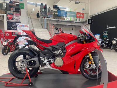 Ducati Panigale V4 S (2025) nuova