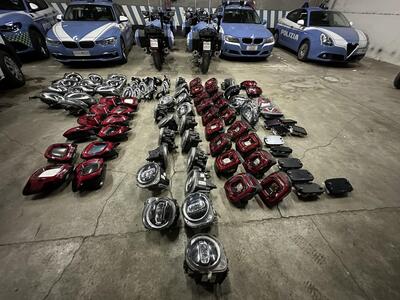 Il "magazzino ricambi" mobile dei ladri scoperto dalla Polizia, colpite Jeep Renegade e Fiat 500X