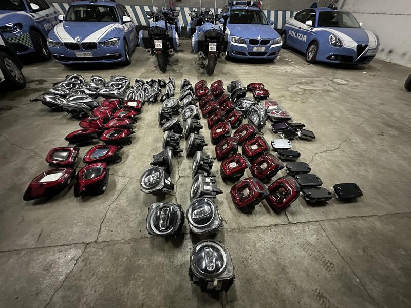 Il &quot;magazzino ricambi&quot; mobile dei ladri scoperto dalla Polizia, colpite Jeep Renegade e Fiat 500X