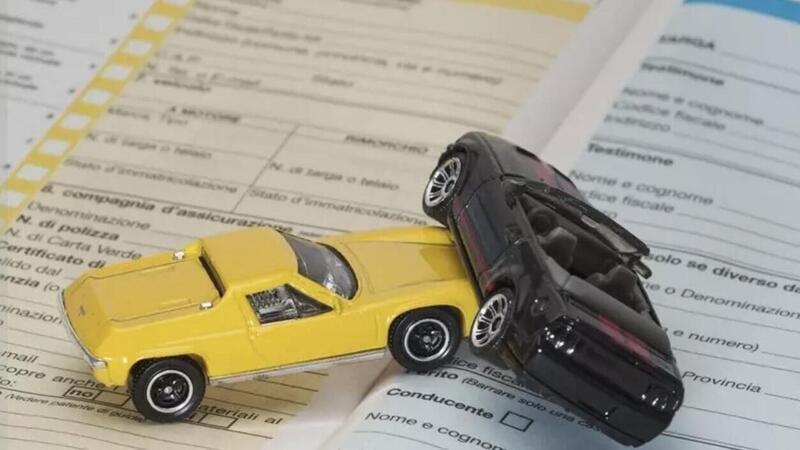 Hai fatto un incidente? attento al CID o al CAI, adesso &egrave; (anche) digitale 