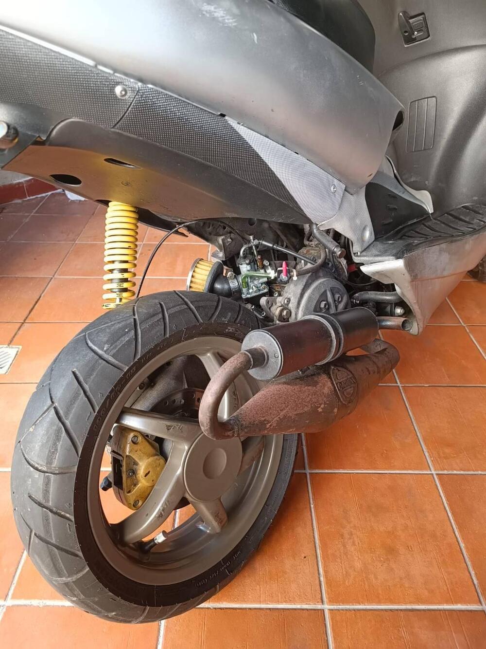Aprilia SR 50 (2005 - 07) (2)